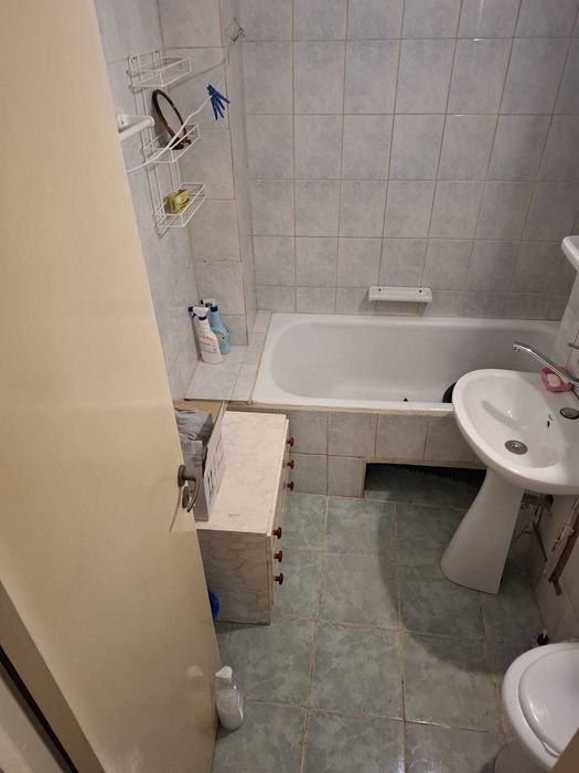 inchiriez garsoniera pe str Dambovitei