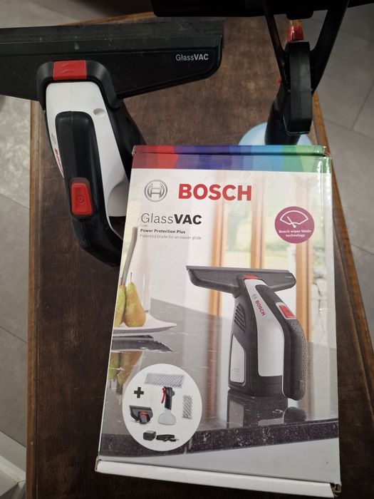 Aspirator pentru curatat geamuri Bosch