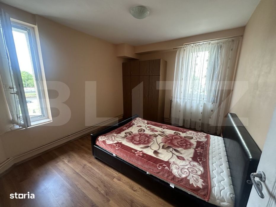 Apartament cu 3 camere, decomandat, 60 mp, zona Centrala
