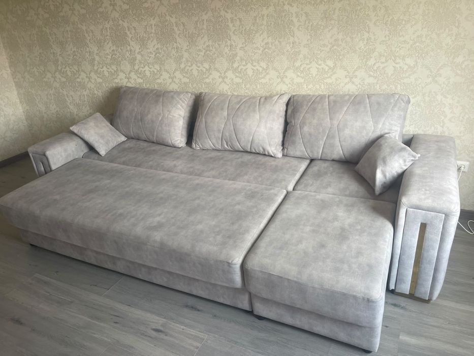 Продам диван 3 метровй