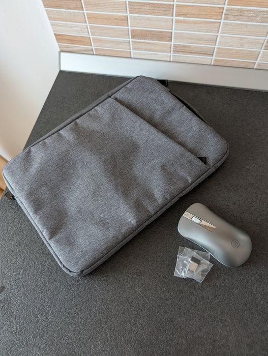 Husa laptop Macbook și mouse bluetooth