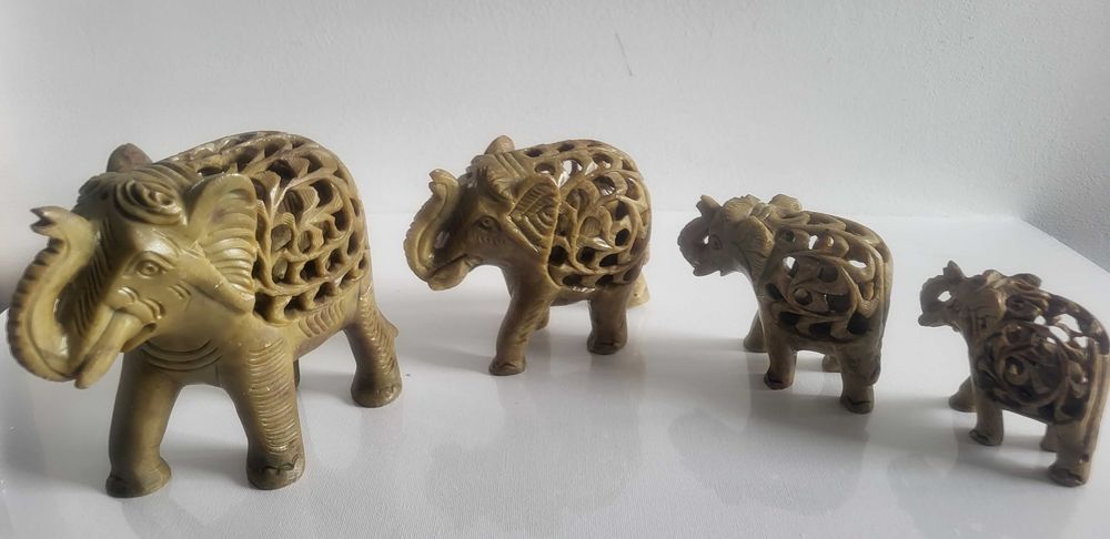 Set, turma de elefanti sculptati, perforati manual, din onix, Orient