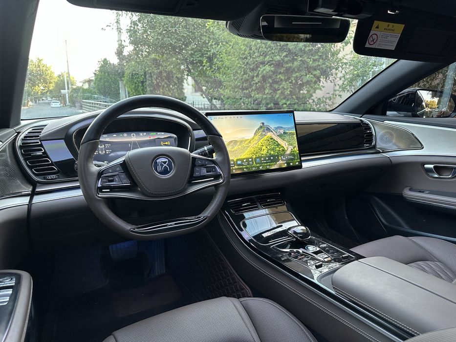 BYD Han 635 km Restyling 2025/26 Rangi qoraga/jigarrang salo’n