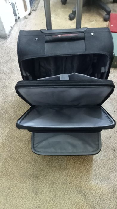 Продается чемодан бу в хорошем состоянии