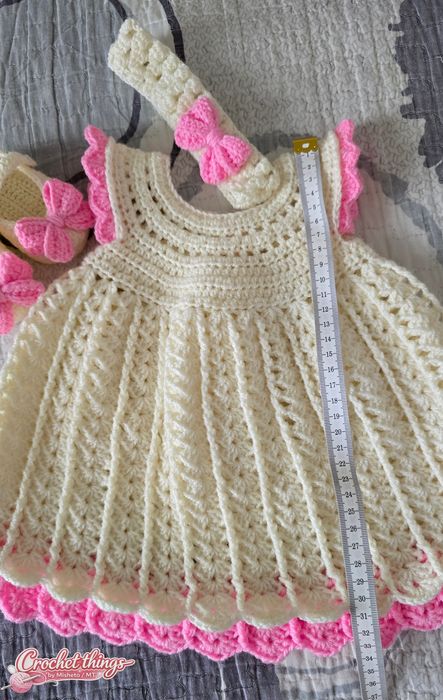 Плетена бебешка рокличка