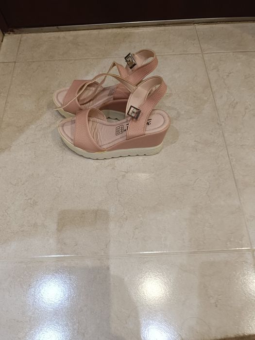 Дамски сандали на платформа