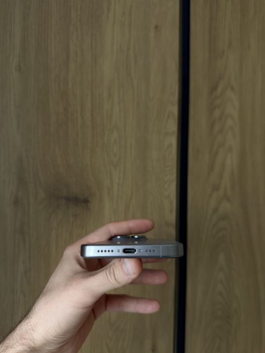 iPhone 15 Pro- Natural Titanium