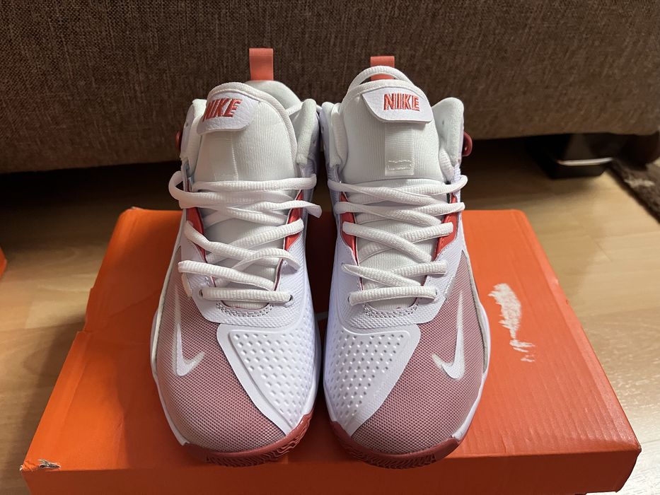 Кроссовки Nike белый - портвейн
