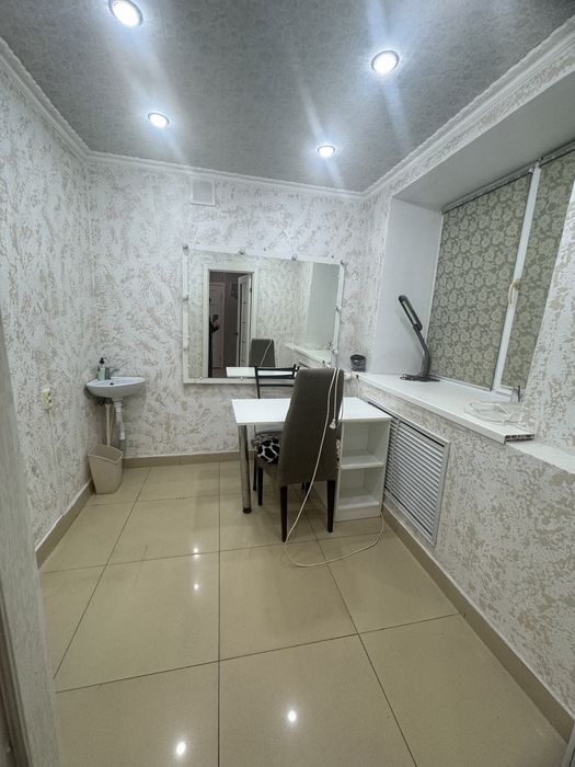 Продам салон хороошым проходимостю