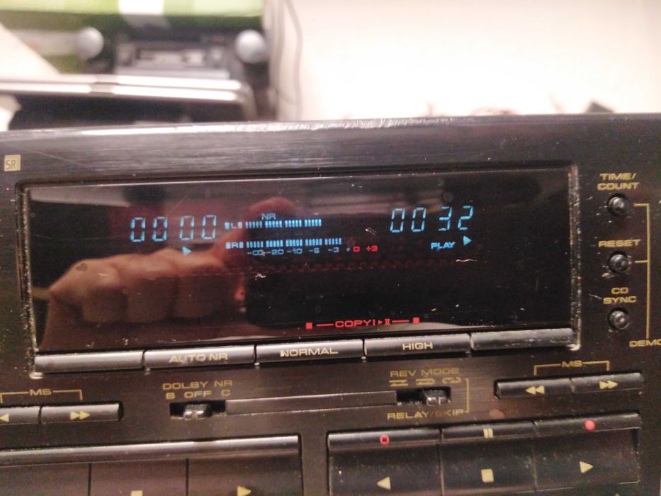 Pioneer CT-W 503R
Двукасетъчен реверсен дек