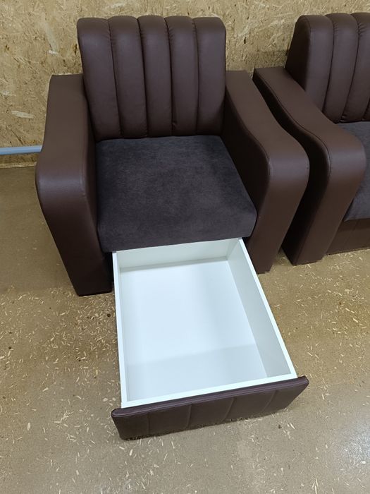 Продам угловой диван с креслом