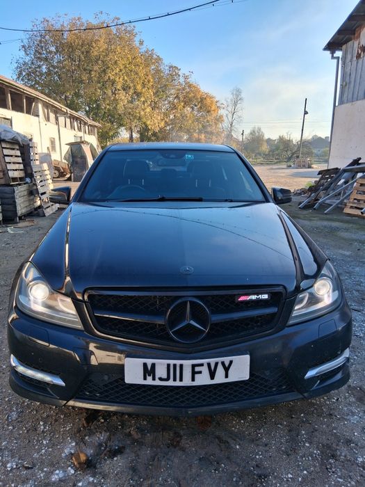 Преден капак мерцедес Ц класа w204 челен удар mercedes C class w204 face