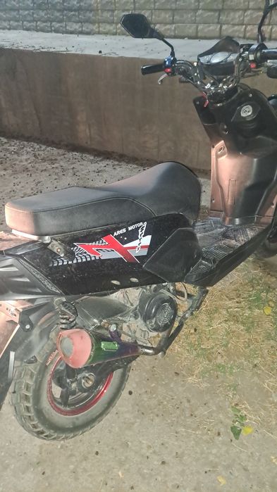 Бензинли скутер срочне сотилади