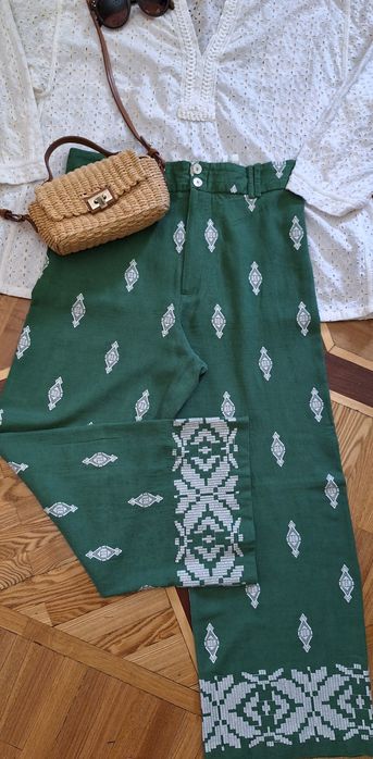 Брюки с вышевкой от фирмы Zara хлопок лен на размер 50