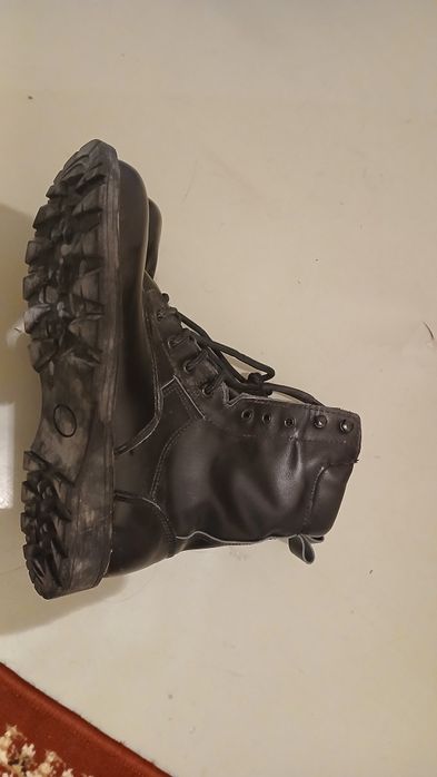 Пррдаются зимние Ботинки военные