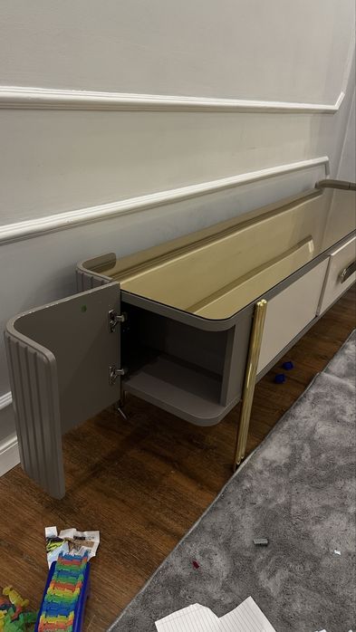 Продам подставку под ТВ