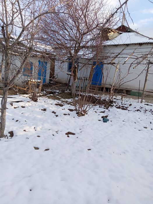 Azadbashda 8sotikli hovli sotiladi