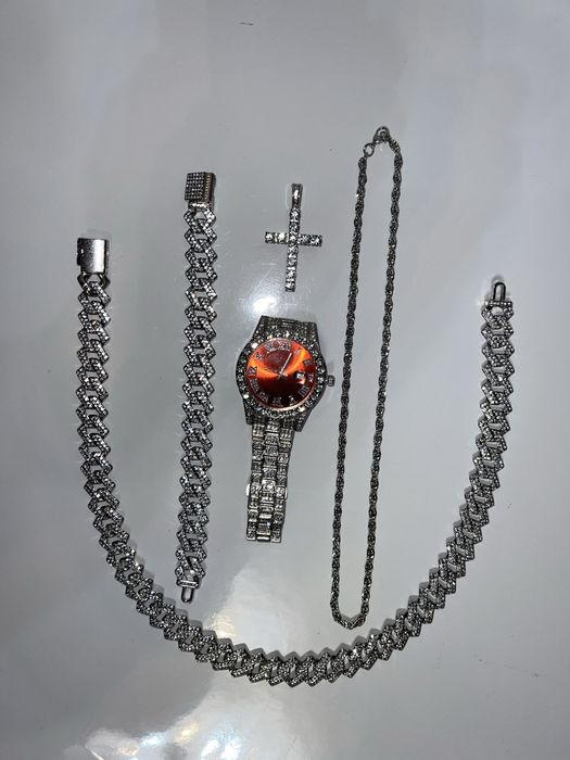 Set  elegant  Nou, cu Ceas, Lant cu pandativ, Bratara, Cruce si Colier