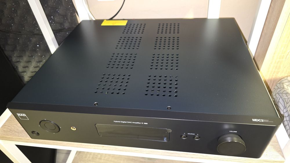 NAD C389 Amplificator