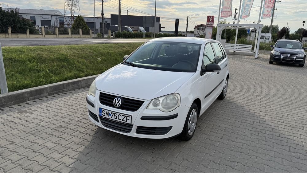 VOLKSWAGEN Polo