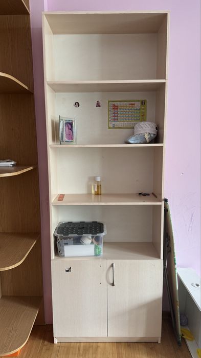 Продам книжный шкаф