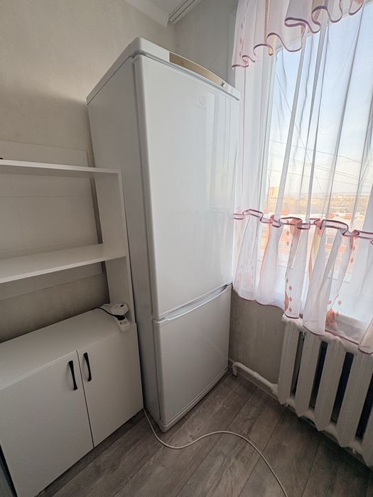 Холодильник бу индезит