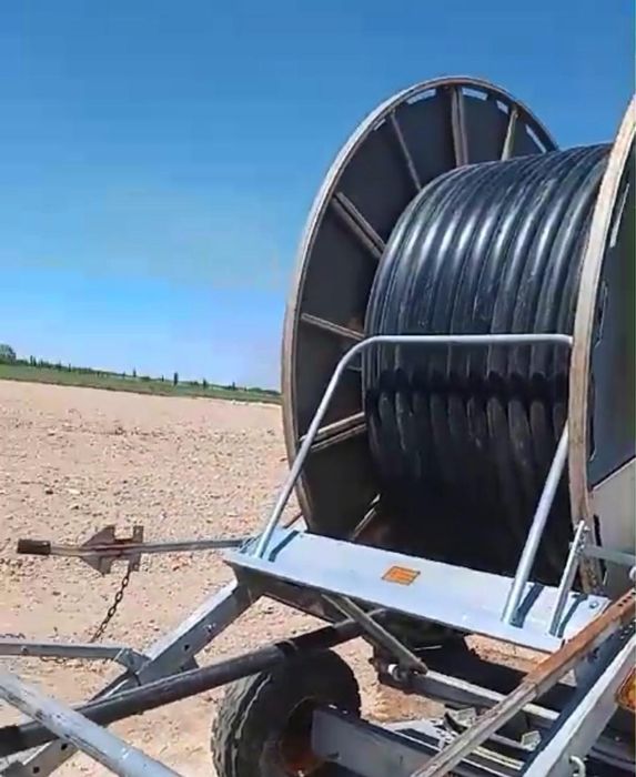 Дождевальная машина  ( полив поля )