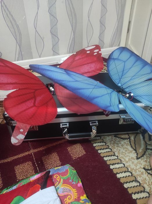 Бионический бабочка дрон бабочка светящи летающий бабочка