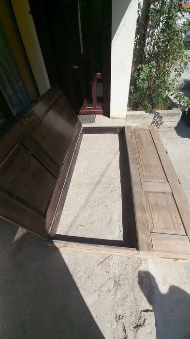 Ușă din lemn masiv