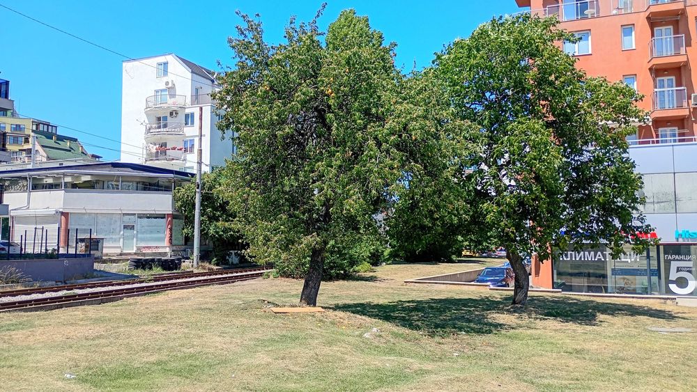 Продава АТЕЛИЕ в Люлин Център
