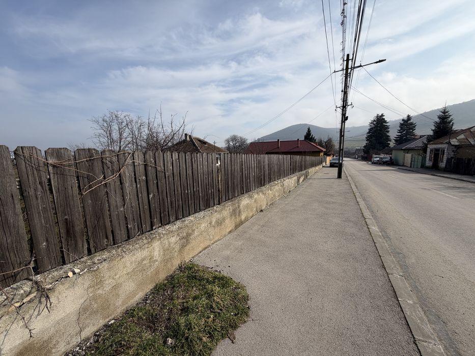 Casa de vanzare si teren 1609 m2