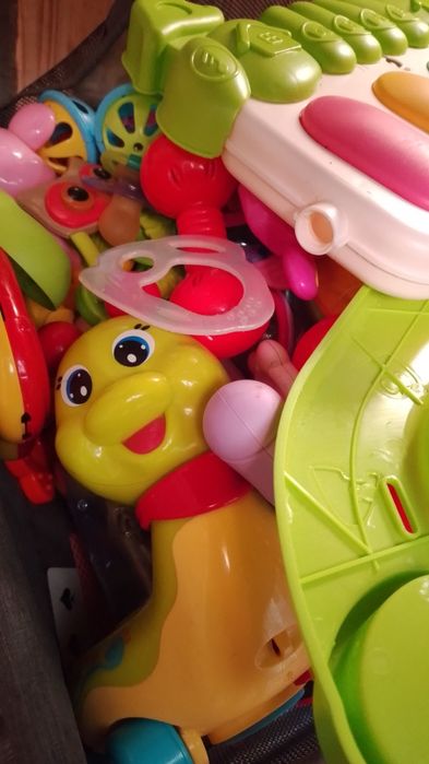 Отдам игрушки , погремушки