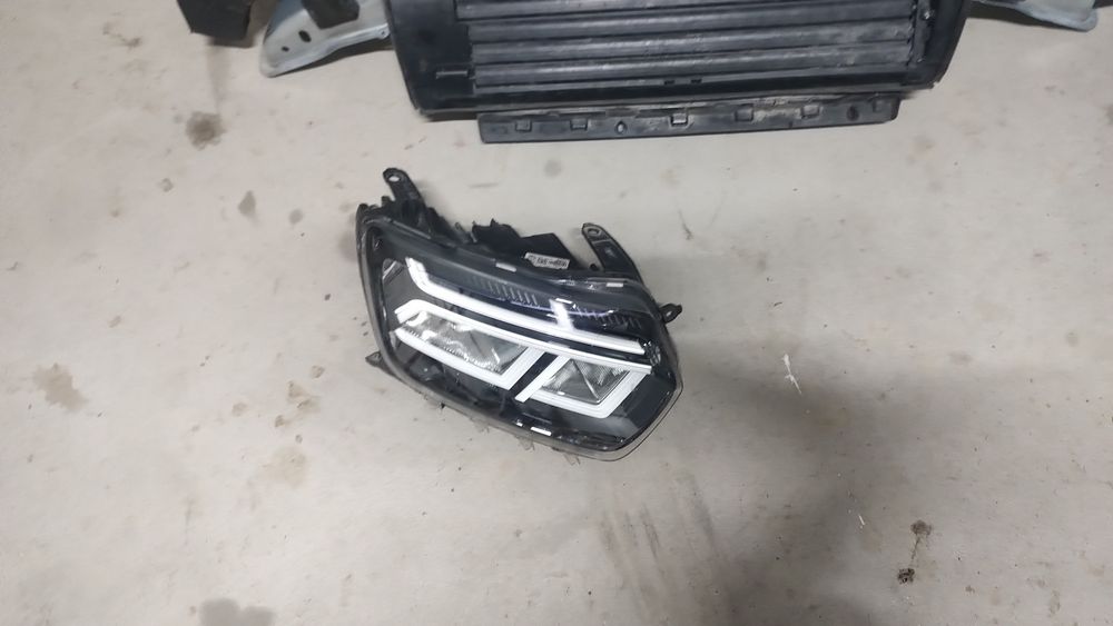 Bara fata , far dreapta, trager , traversa , volet Dacia Duster