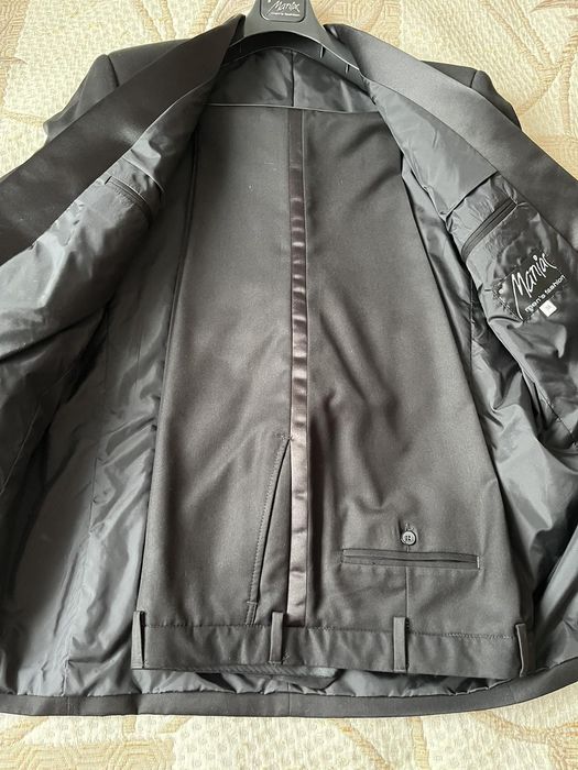 Официален костюм