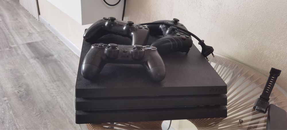 PlayStation 4 pro plus o colectie de jocuri