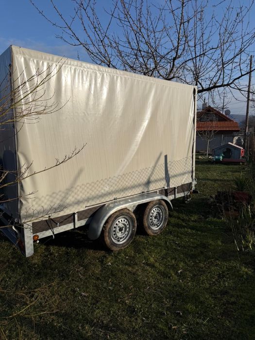 Двуосно ремарке .