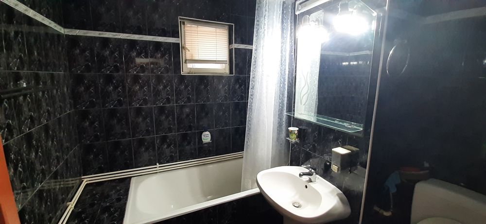 Dau spre închiriere apartament cu 3 camere