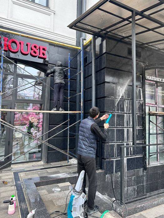 Fasad va bruschatka yuvish. Uy tozalash. Mebel va gilam himchistkasi