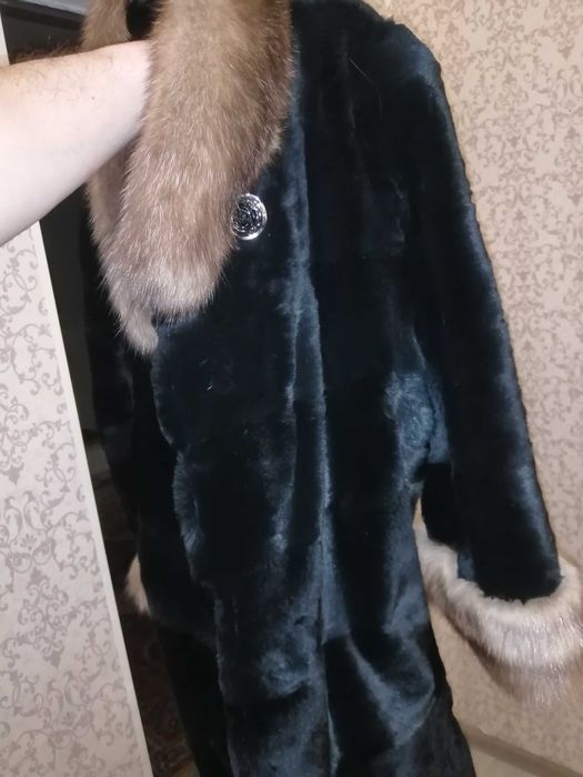 Продам шубу женскую