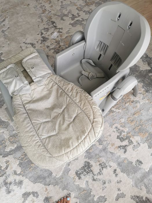 Многофункциональный стульчик для кормления joie