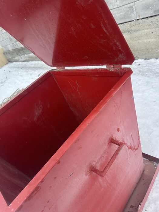 Срочно продается мусорной контейнеры