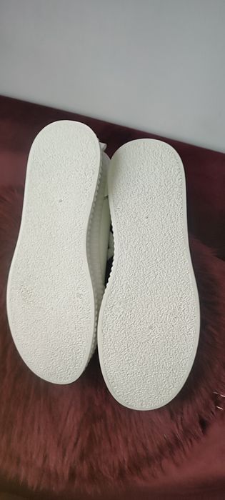 Adidași albi dama, talpa înaltă, model avantajos si comod