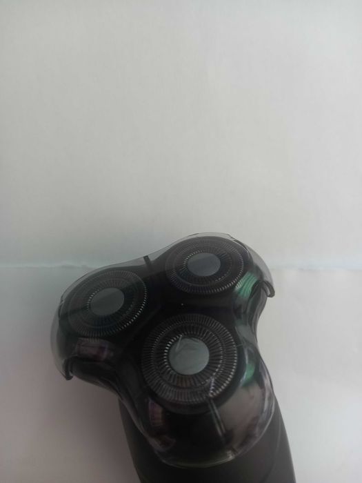 aparat de ras cu 3 capete pt.un ras excelent
