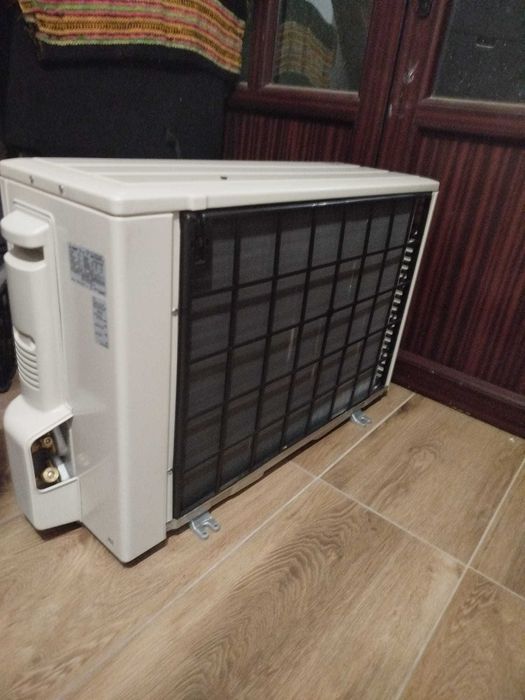 Aer conditionat Mitsubishi 12 000 Btu cu unitate externa noua in perfecta stare de functionare .