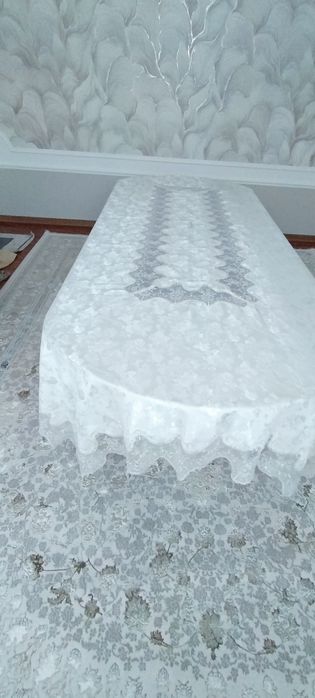 Срочно. Стол и стулья