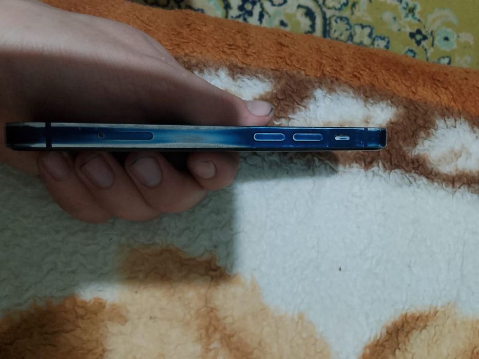 Айфон 12 мини бомен