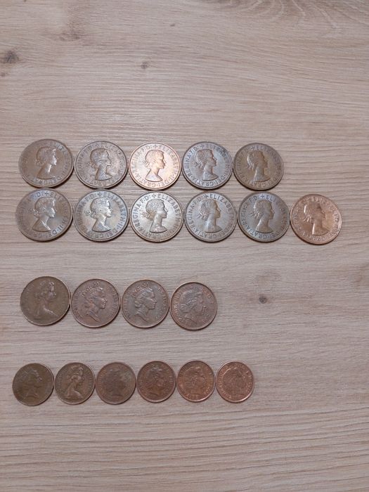 Монети One Penny; New Pence; Two Pence
