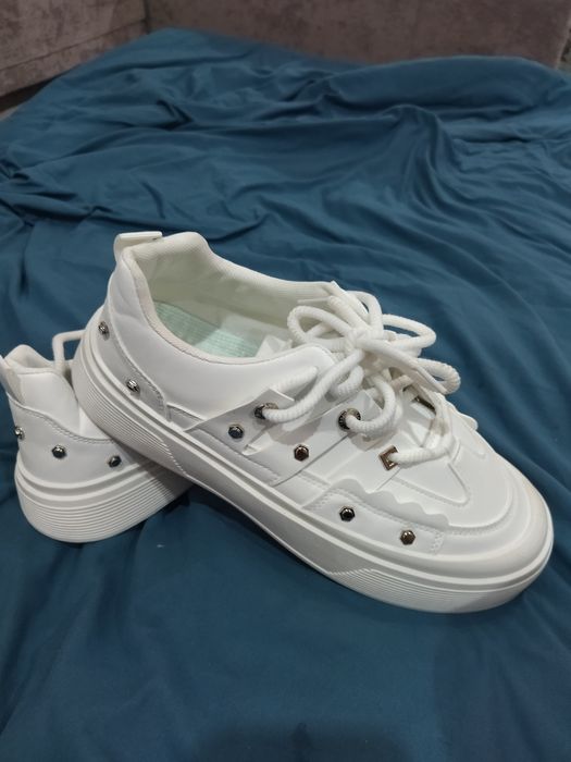 Кросовки новые из Китая