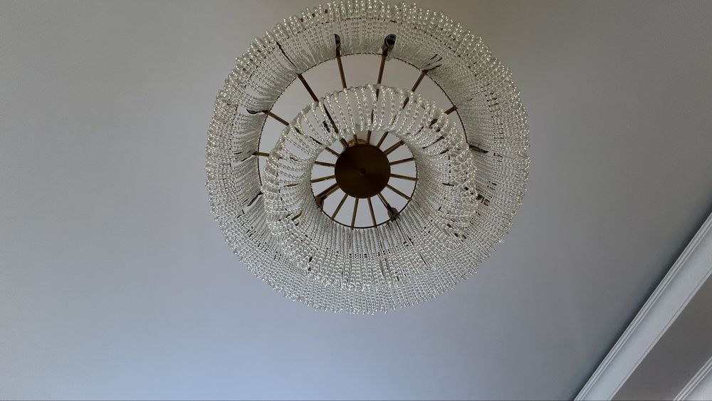 Продам новую люстру