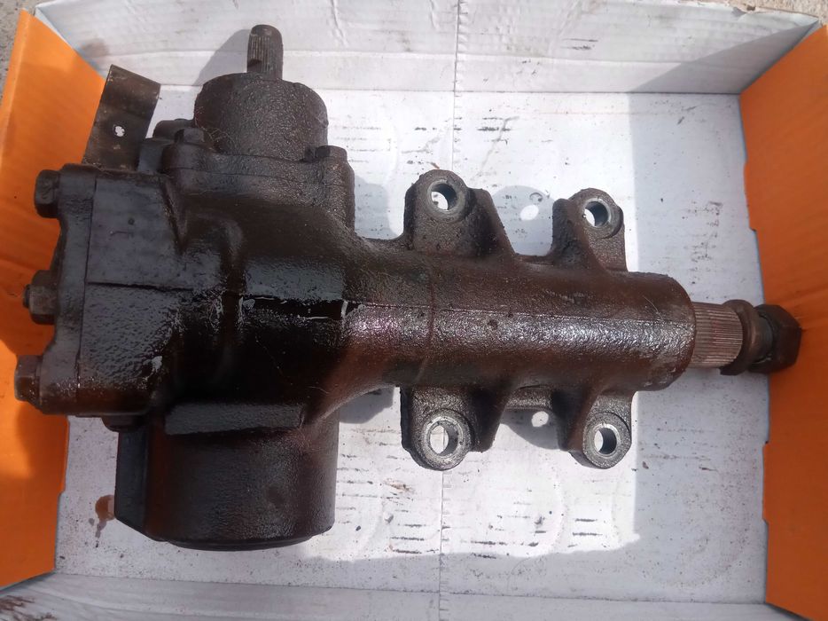 Части за ДАЙХАТСУ - кормилна кутия, бутала ,теглич, седалка ..